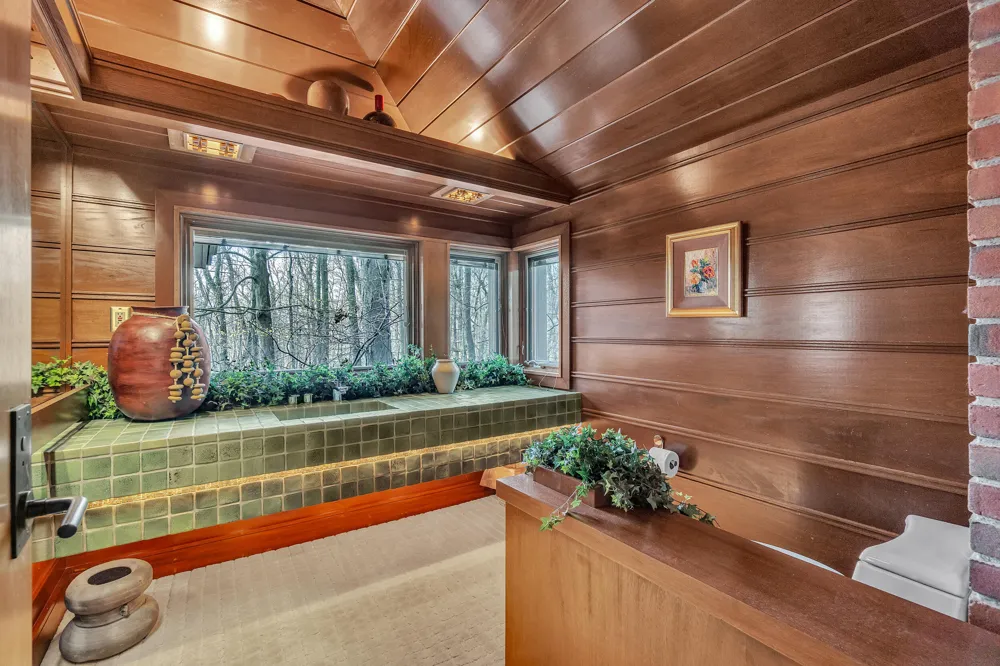 5105 Turtle Point Drive Northfield Township, MI 48105