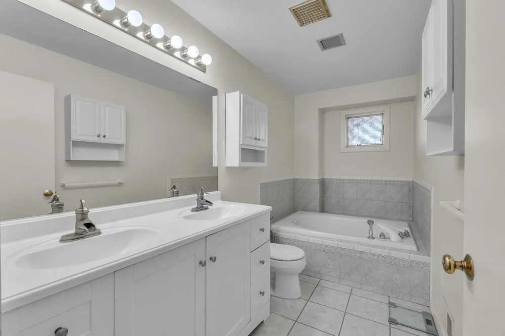 5105 Turtle Point Drive Northfield Township, MI 48105