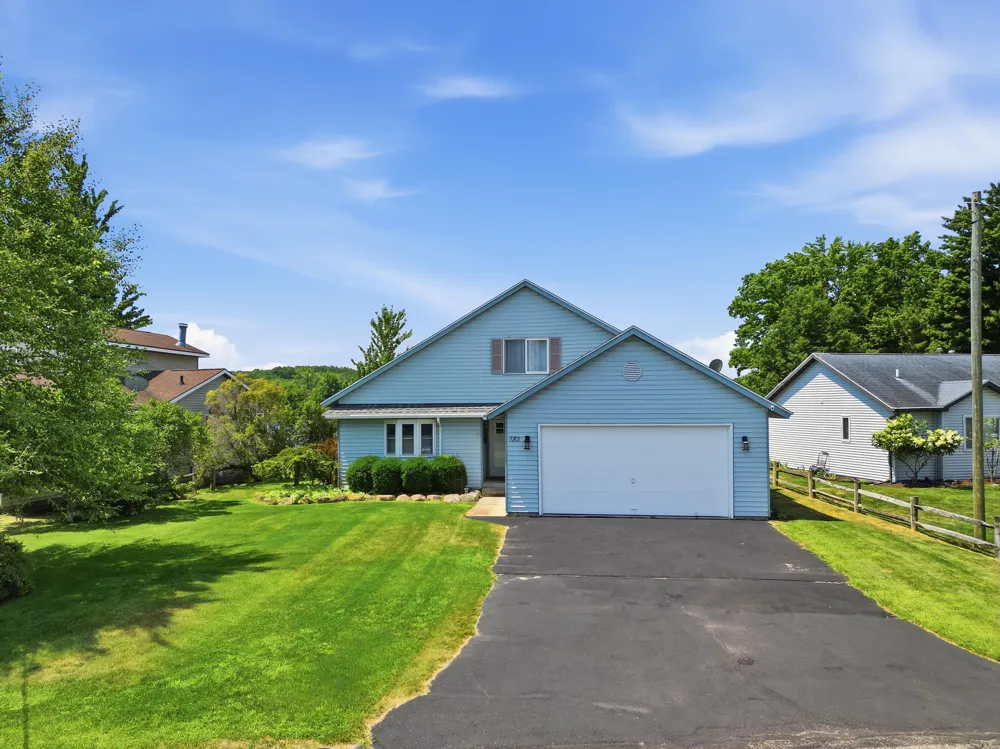 7201 Holiday Drive Canadian Lakes, MI 49346