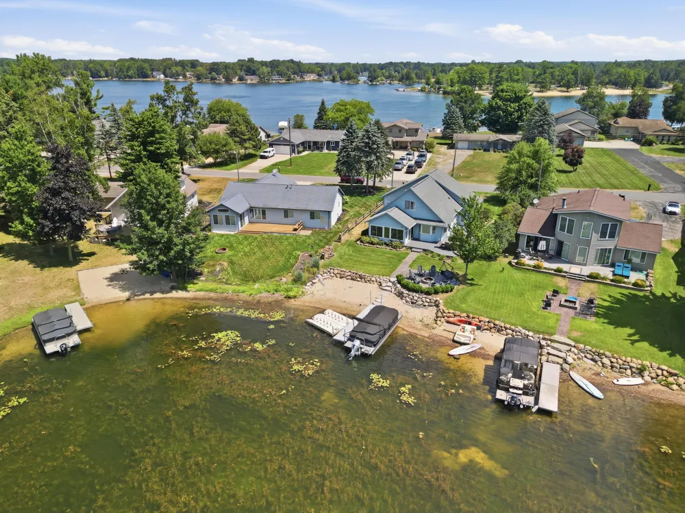 7201 Holiday Drive Canadian Lakes, MI 49346