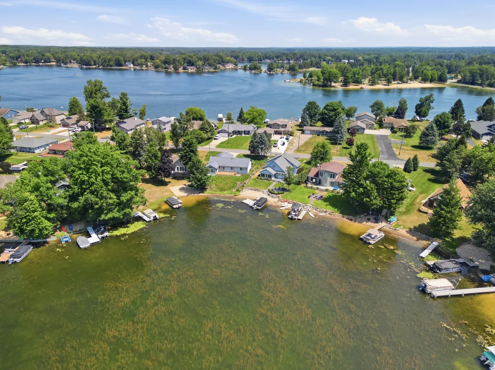 7201 Holiday Drive Canadian Lakes, MI 49346