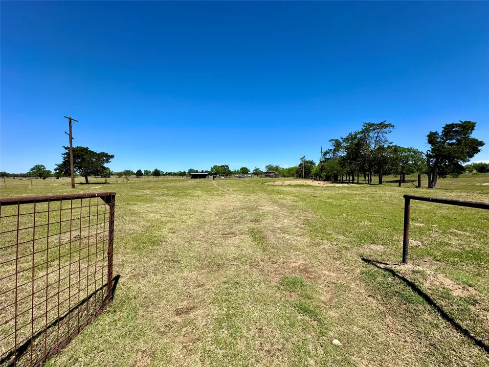 924 Hwy 95 S Smithville, TX 78957