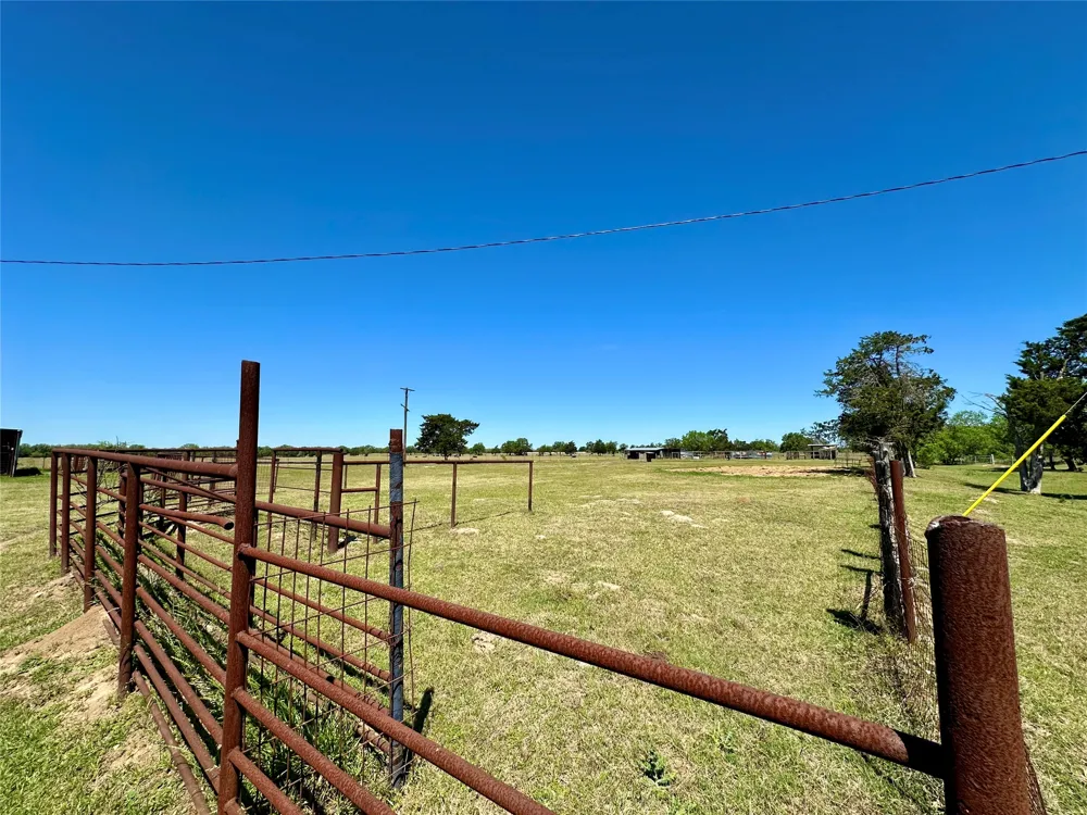 924 Hwy 95 S Smithville, TX 78957