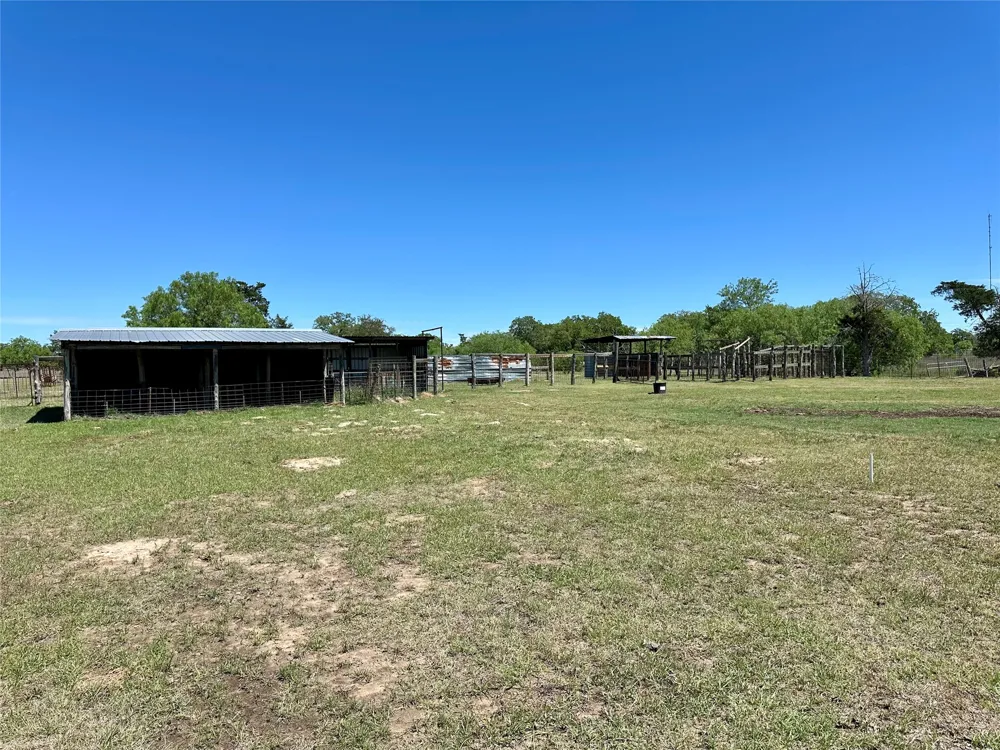 924 Hwy 95 S Smithville, TX 78957