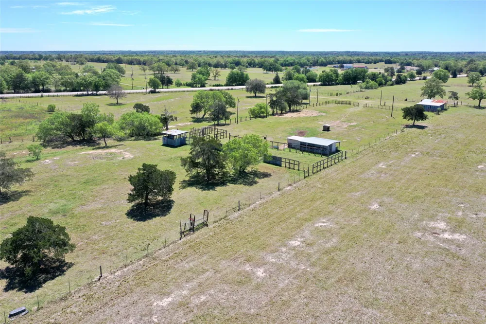 924 Hwy 95 S Smithville, TX 78957