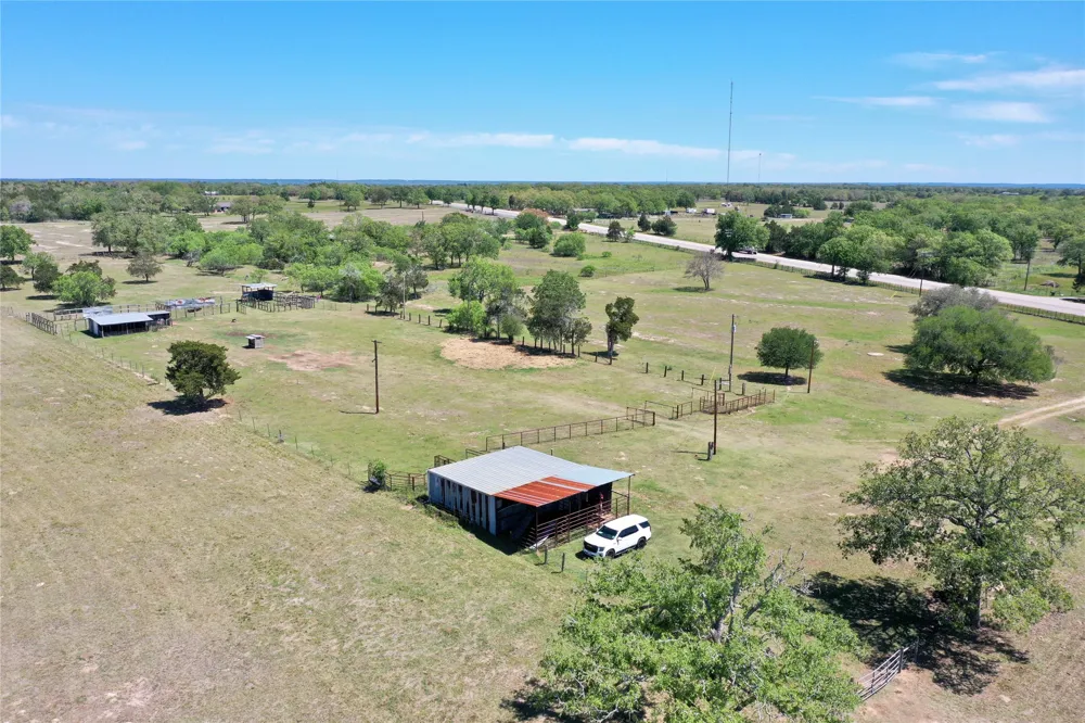 924 Hwy 95 S Smithville, TX 78957