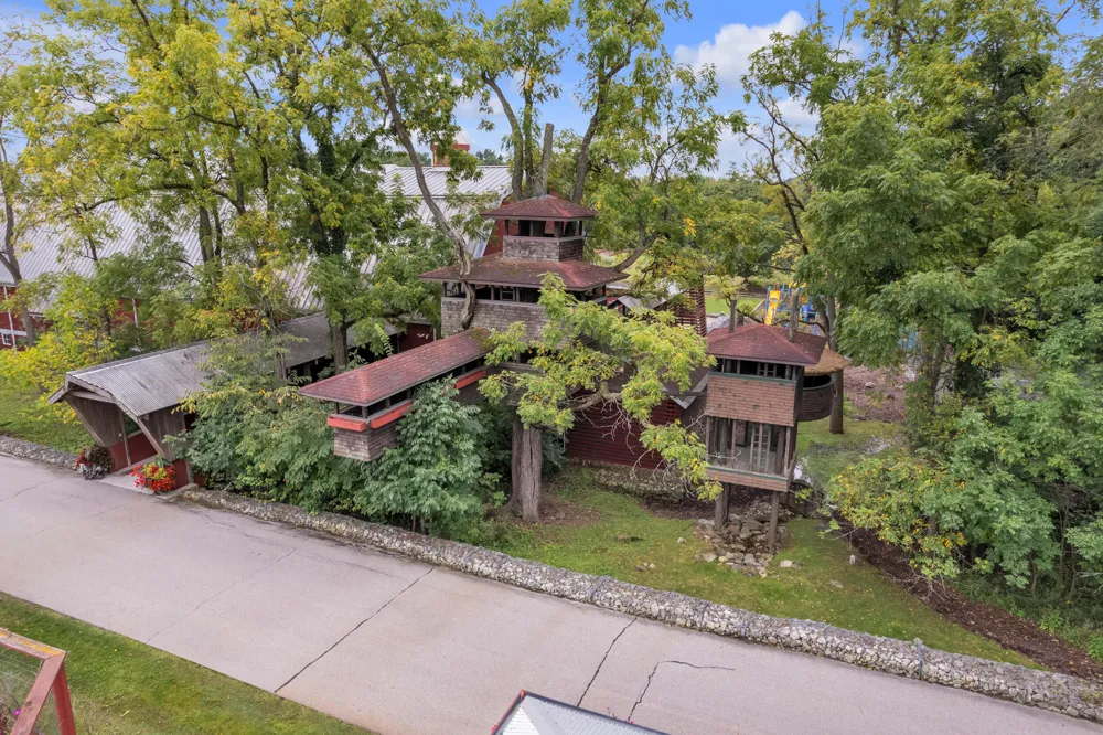 5200 Turtle Point Drive Northfield Township, MI 48105