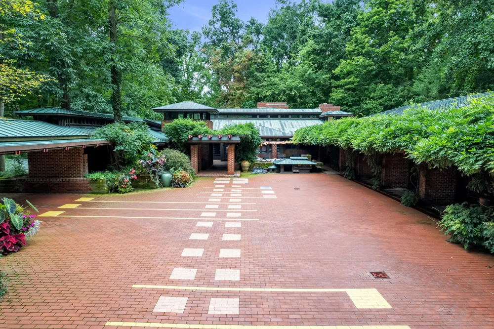 5200 Turtle Point Drive Northfield Township, MI 48105