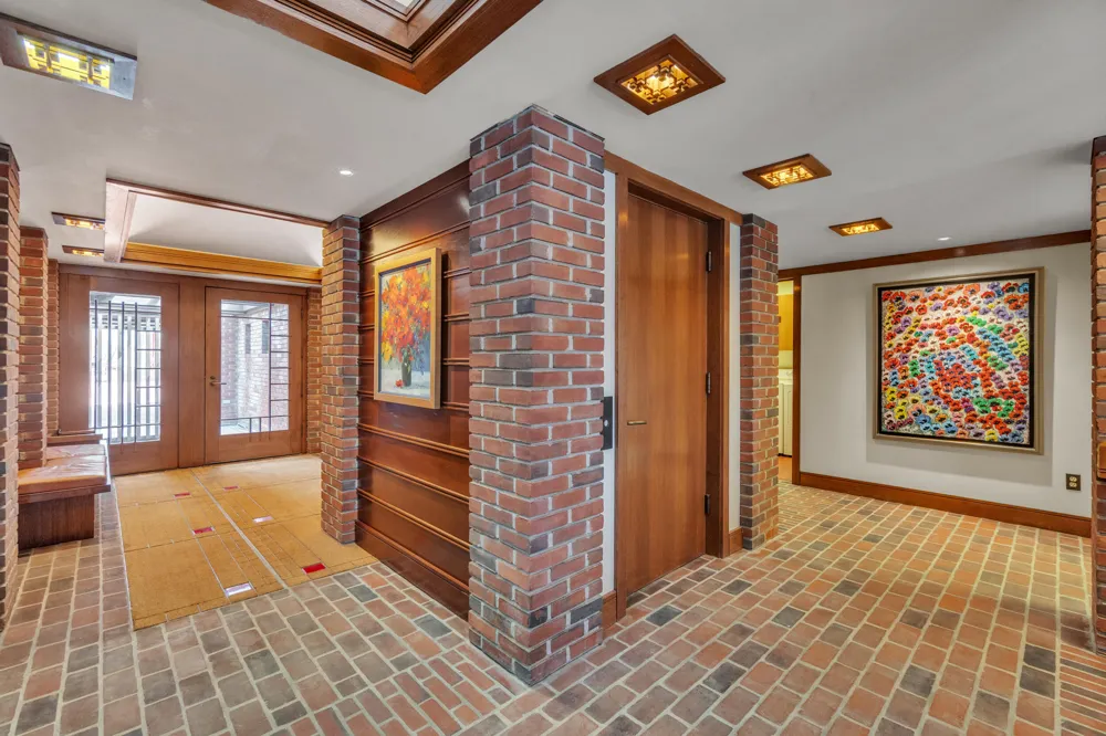5200 Turtle Point Drive Northfield Township, MI 48105