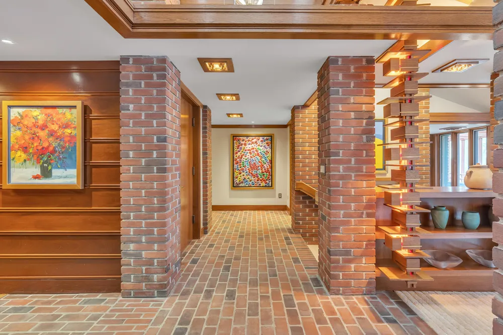 5200 Turtle Point Drive Northfield Township, MI 48105