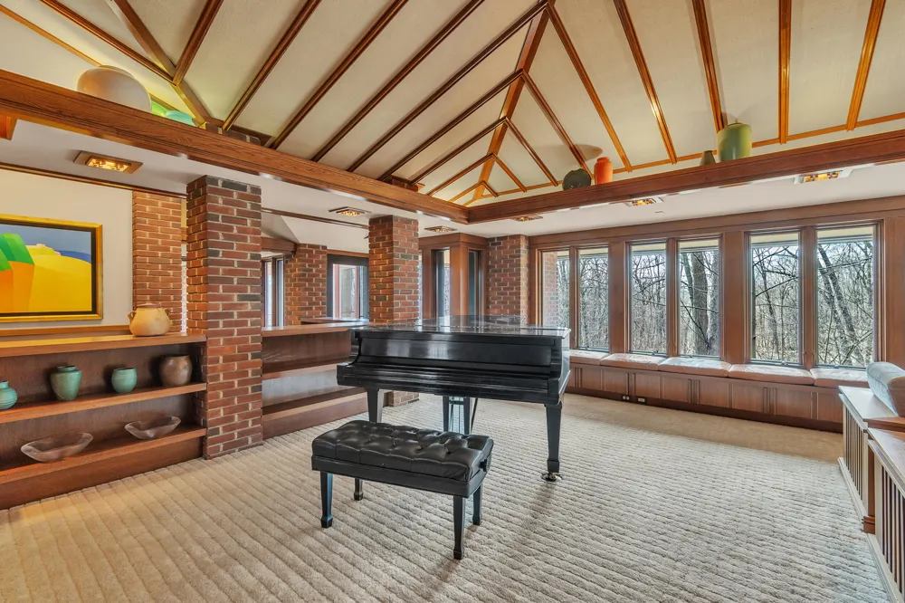 5200 Turtle Point Drive Northfield Township, MI 48105