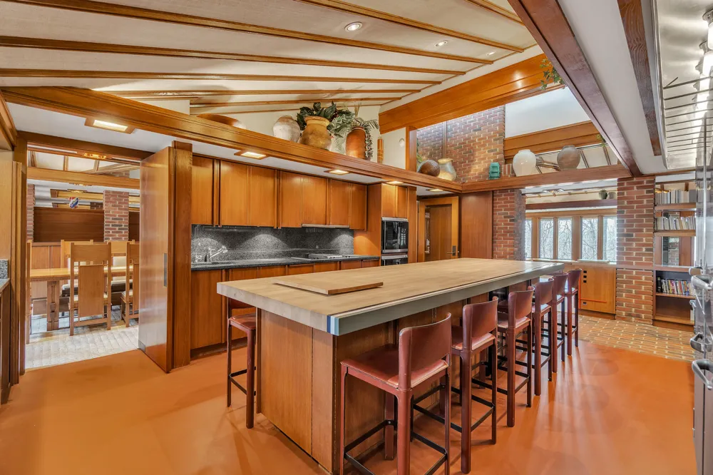 5200 Turtle Point Drive Northfield Township, MI 48105