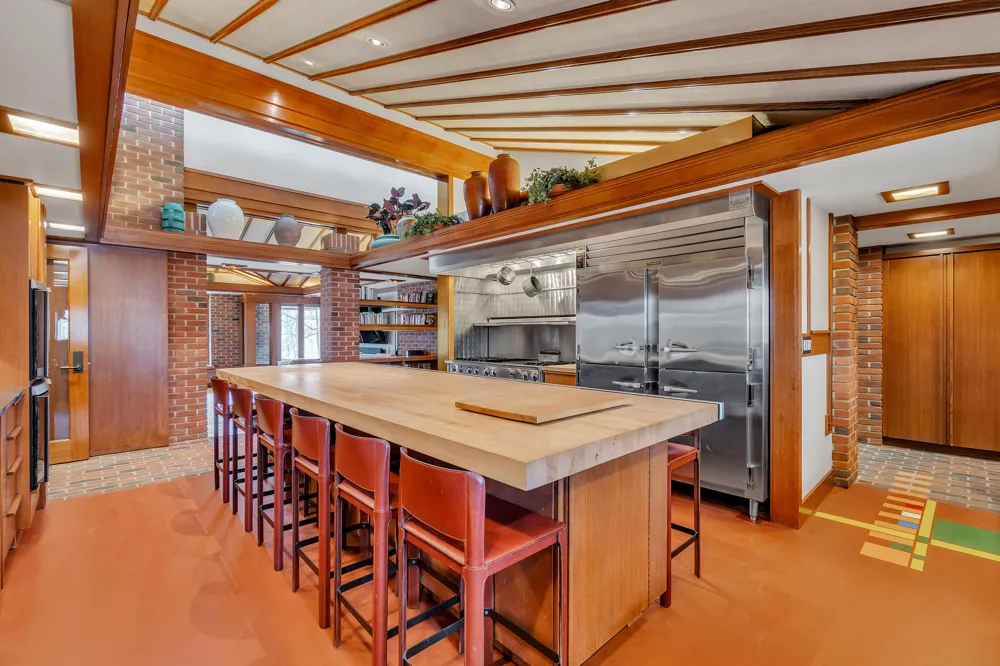 5200 Turtle Point Drive Northfield Township, MI 48105