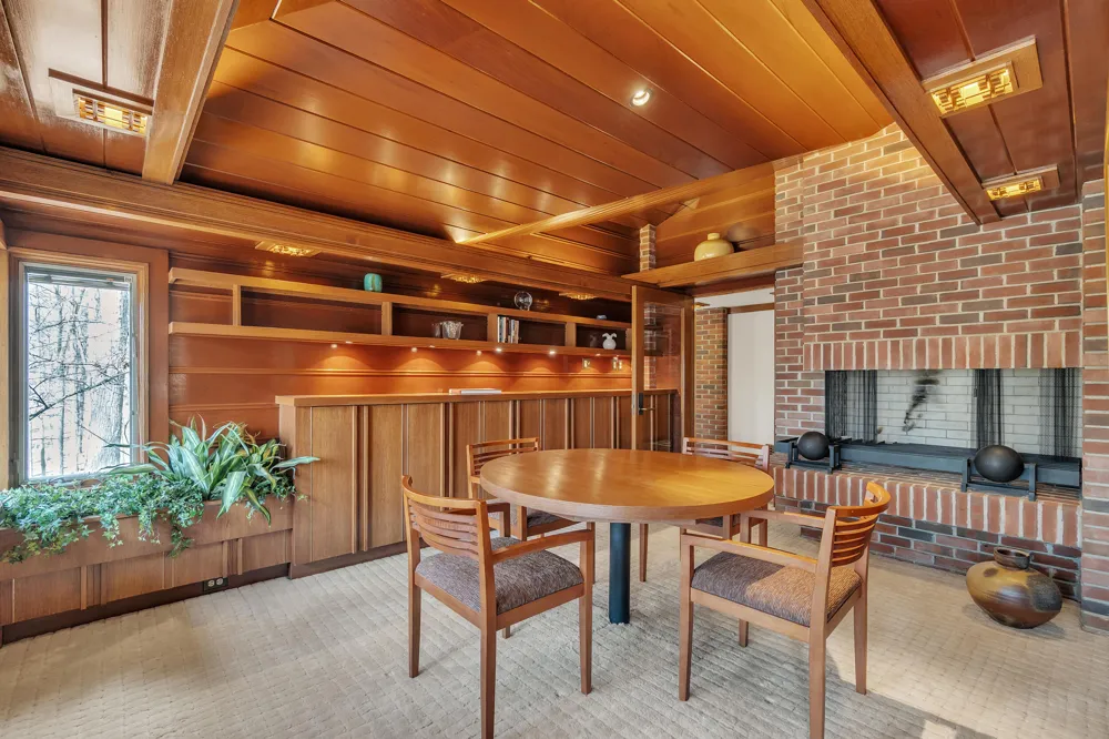 5200 Turtle Point Drive Northfield Township, MI 48105