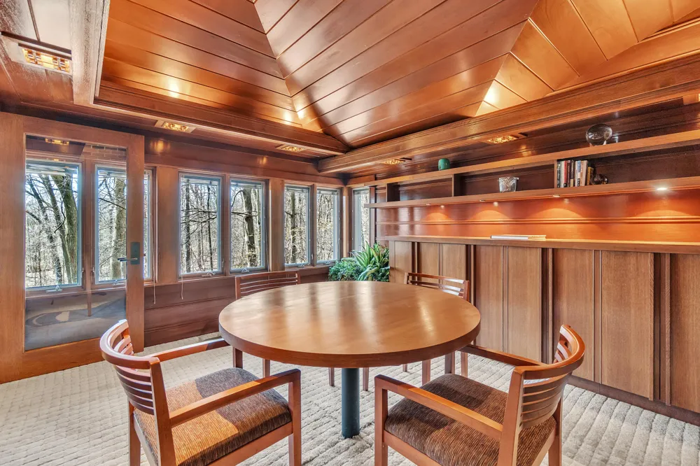 5200 Turtle Point Drive Northfield Township, MI 48105