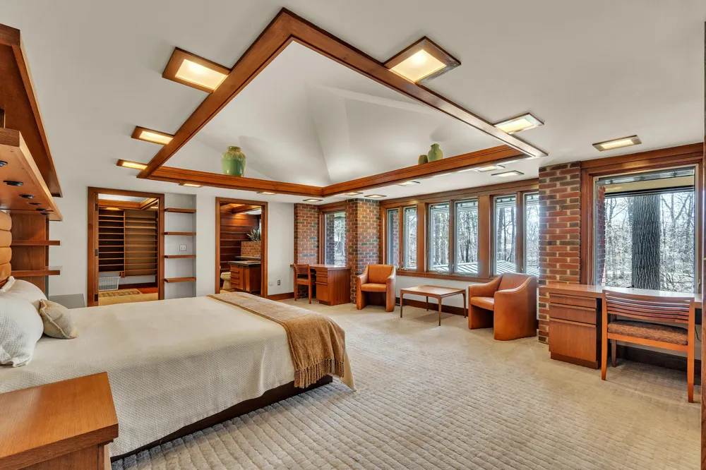 5200 Turtle Point Drive Northfield Township, MI 48105