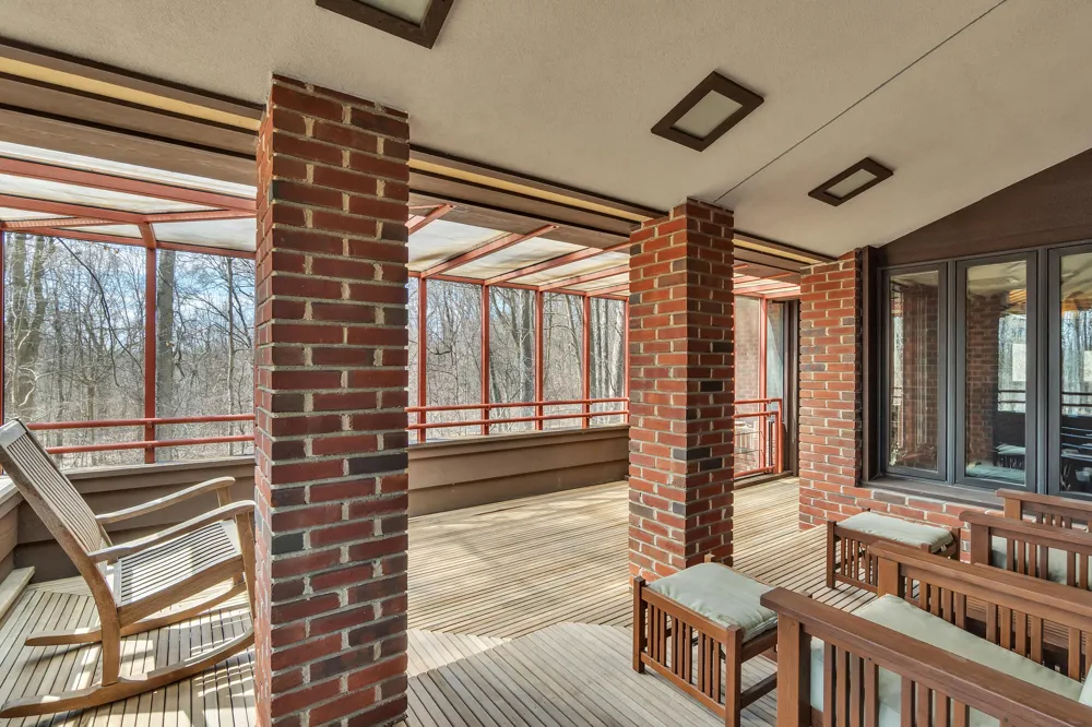 5200 Turtle Point Drive Northfield Township, MI 48105