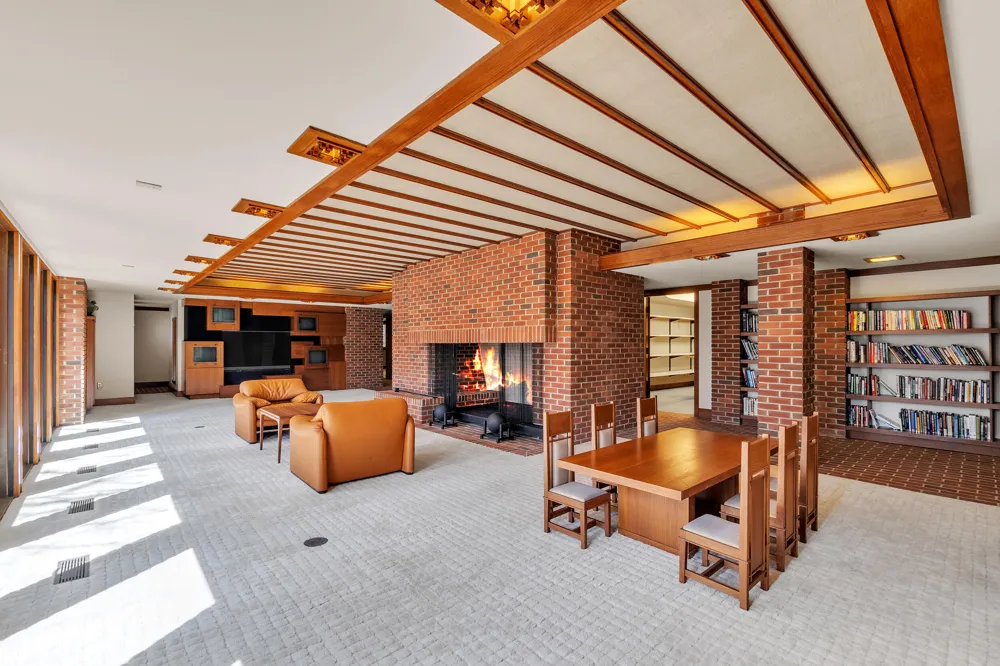5200 Turtle Point Drive Northfield Township, MI 48105