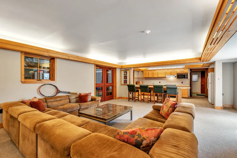 5200 Turtle Point Drive Northfield Township, MI 48105