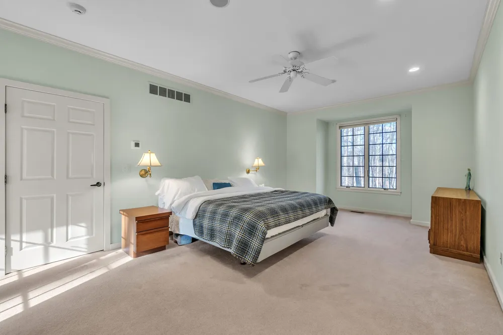 5200 Turtle Point Drive Northfield Township, MI 48105