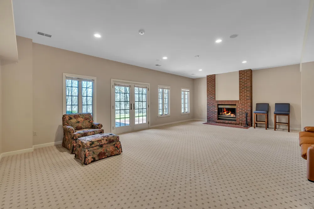 5200 Turtle Point Drive Northfield Township, MI 48105