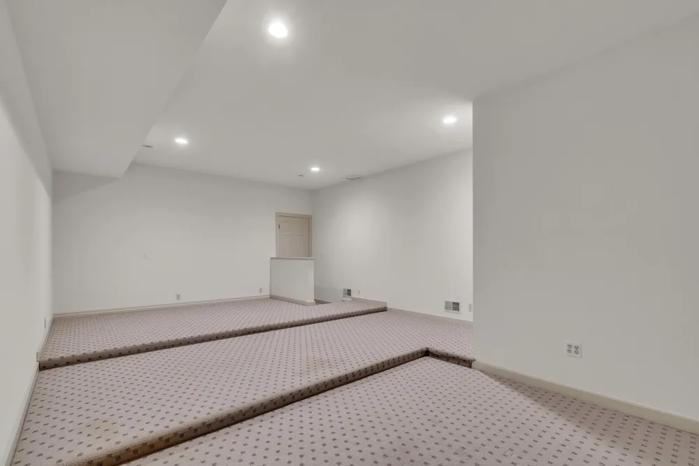 5200 Turtle Point Drive Northfield Township, MI 48105