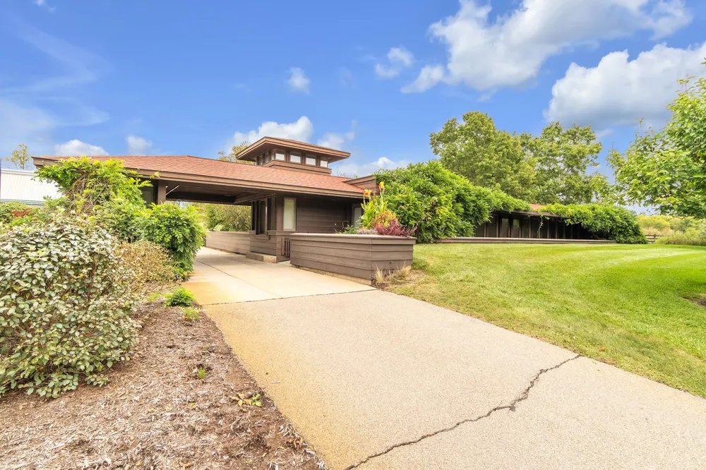 5200 Turtle Point Drive Northfield Township, MI 48105