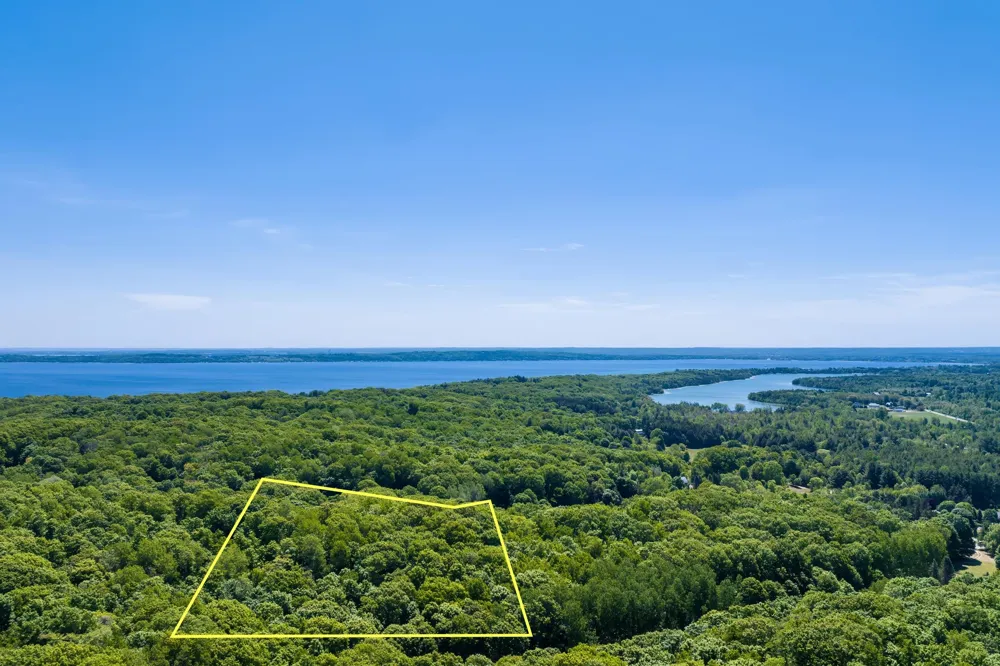 10520 S Dalzell Road Elmwood Charter Township, MI 49684