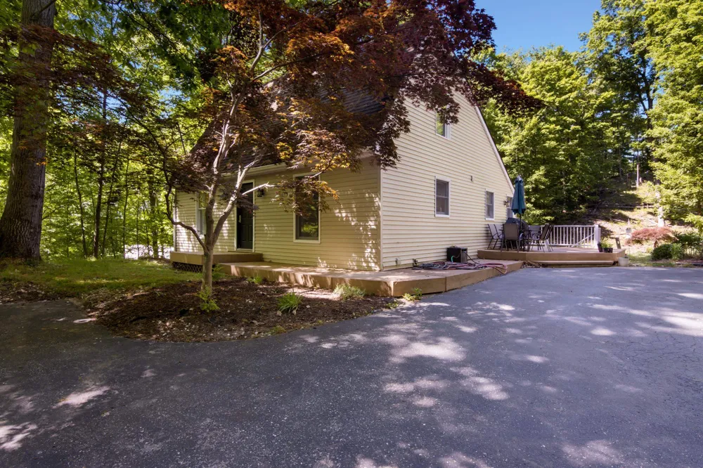 10520 S Dalzell Road Elmwood Charter Township, MI 49684