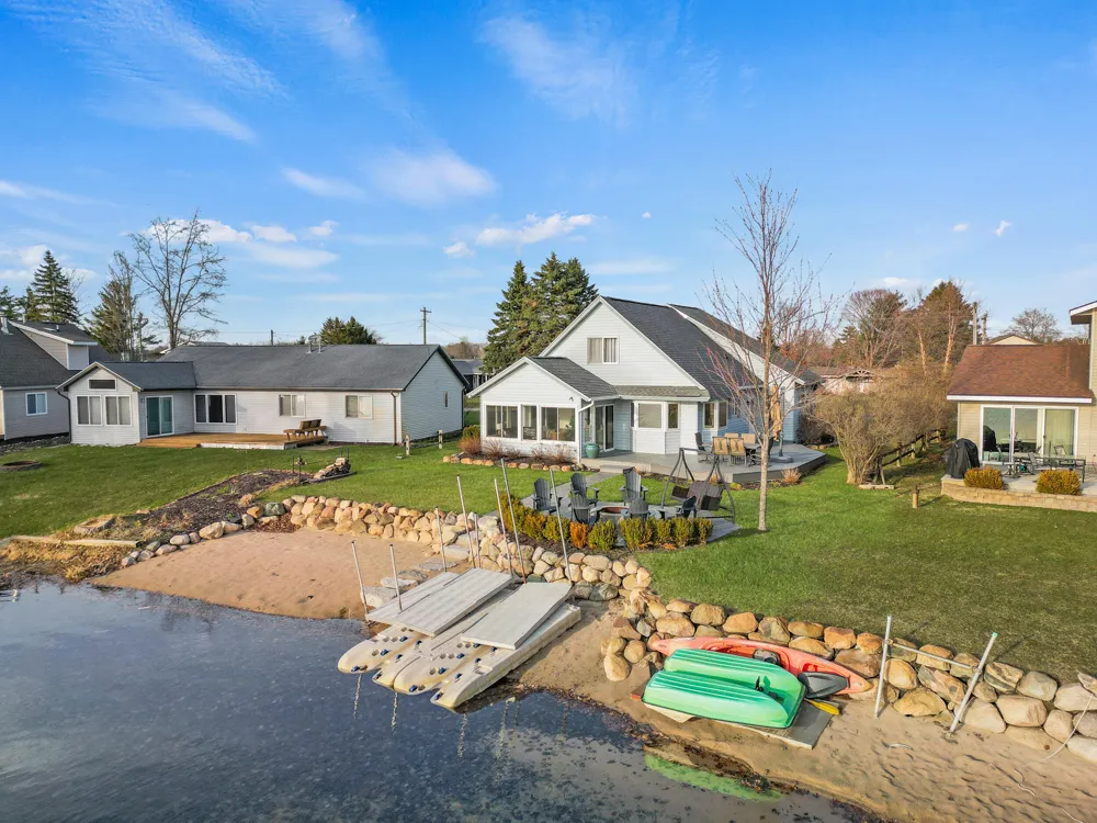 7201 Holiday Drive Morton Township, MI 49346