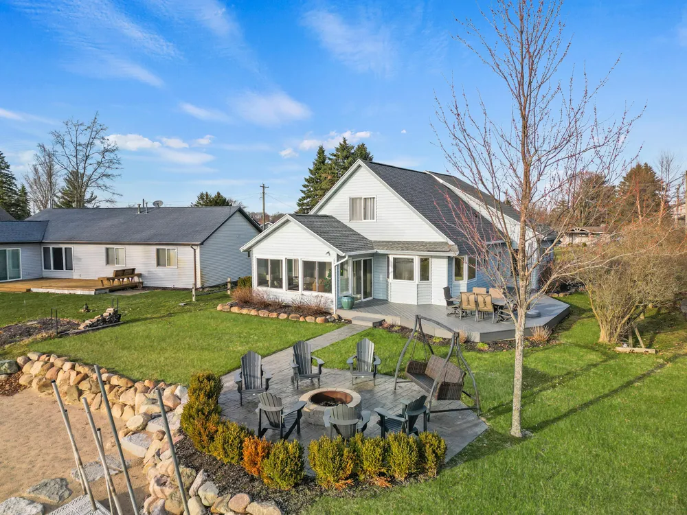 7201 Holiday Drive Morton Township, MI 49346