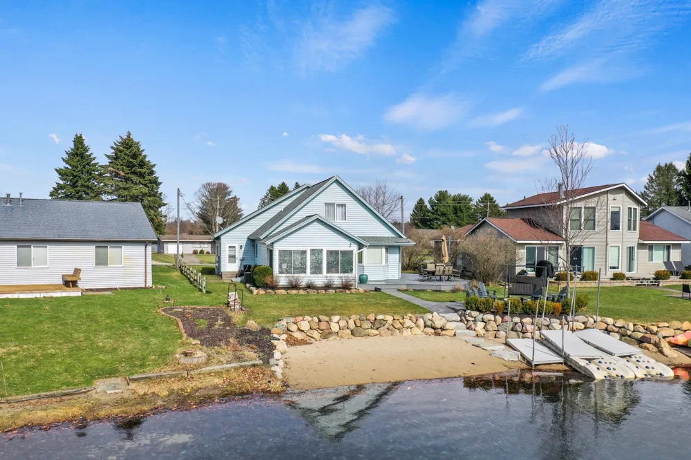 7201 Holiday Drive Morton Township, MI 49346