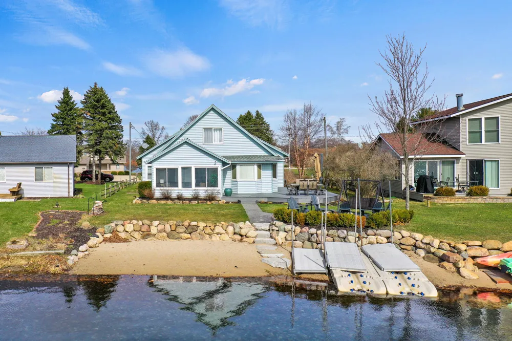 7201 Holiday Drive Morton Township, MI 49346