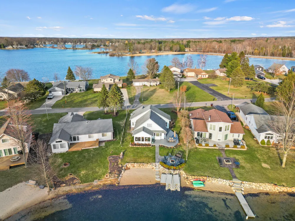 7201 Holiday Drive Morton Township, MI 49346