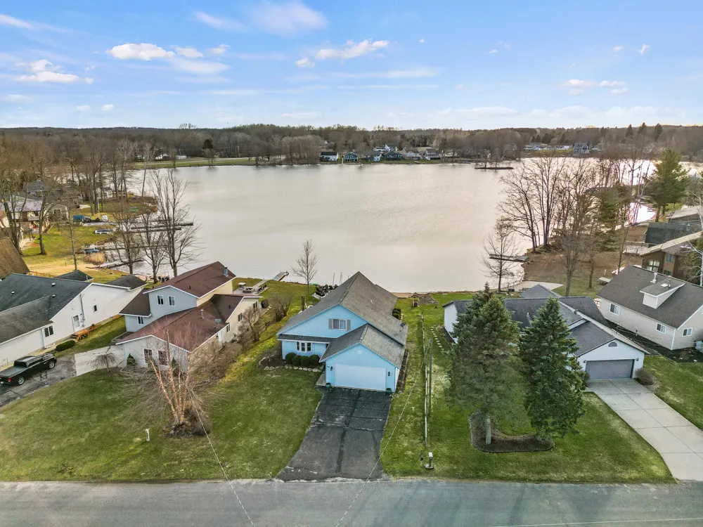 7201 Holiday Drive Morton Township, MI 49346