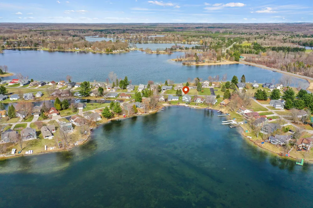 7201 Holiday Drive Morton Township, MI 49346