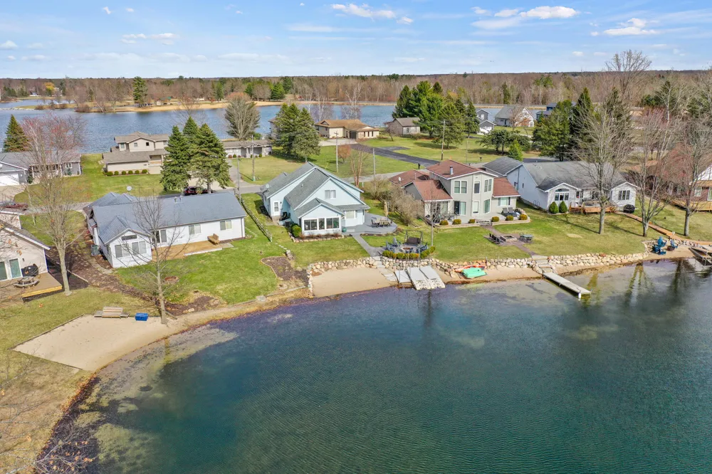 7201 Holiday Drive Morton Township, MI 49346