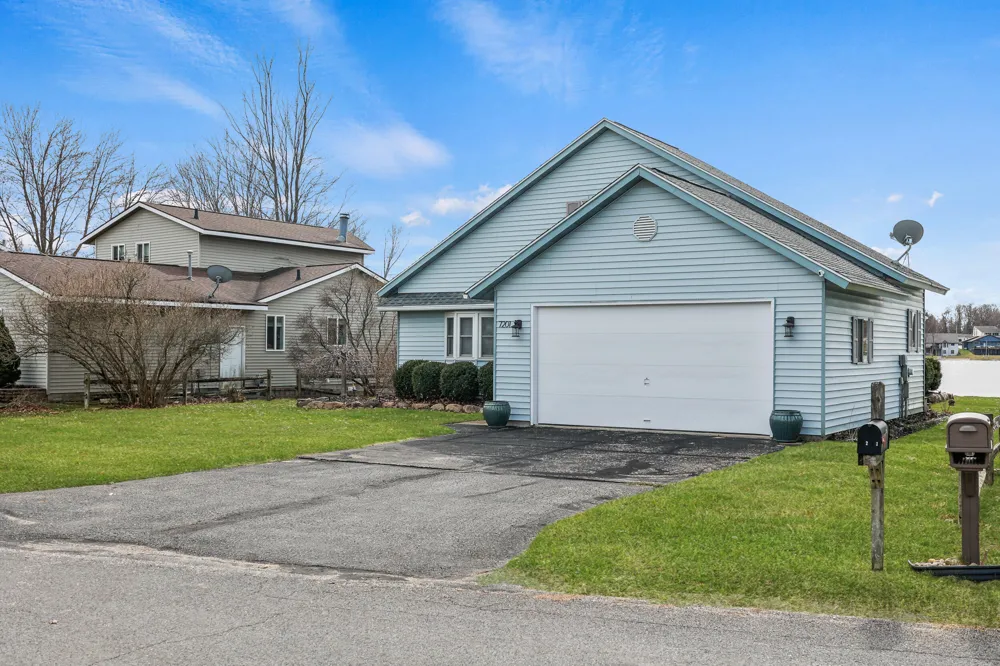 7201 Holiday Drive Morton Township, MI 49346