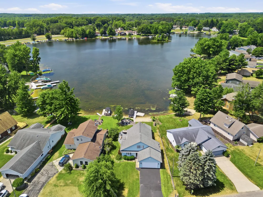 7201 Holiday Drive Morton Township, MI 49346