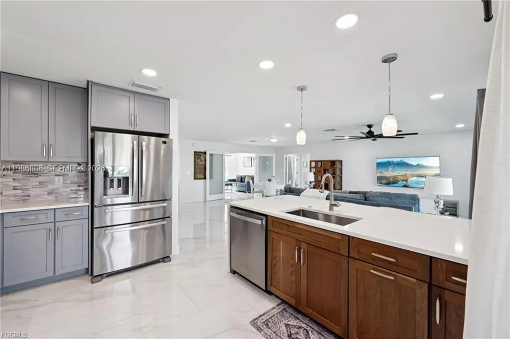 1819 SE 43 St Cape Coral, FL 33904