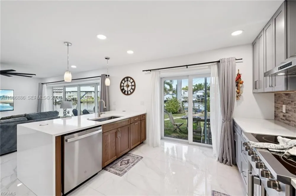 1819 SE 43 St Cape Coral, FL 33904