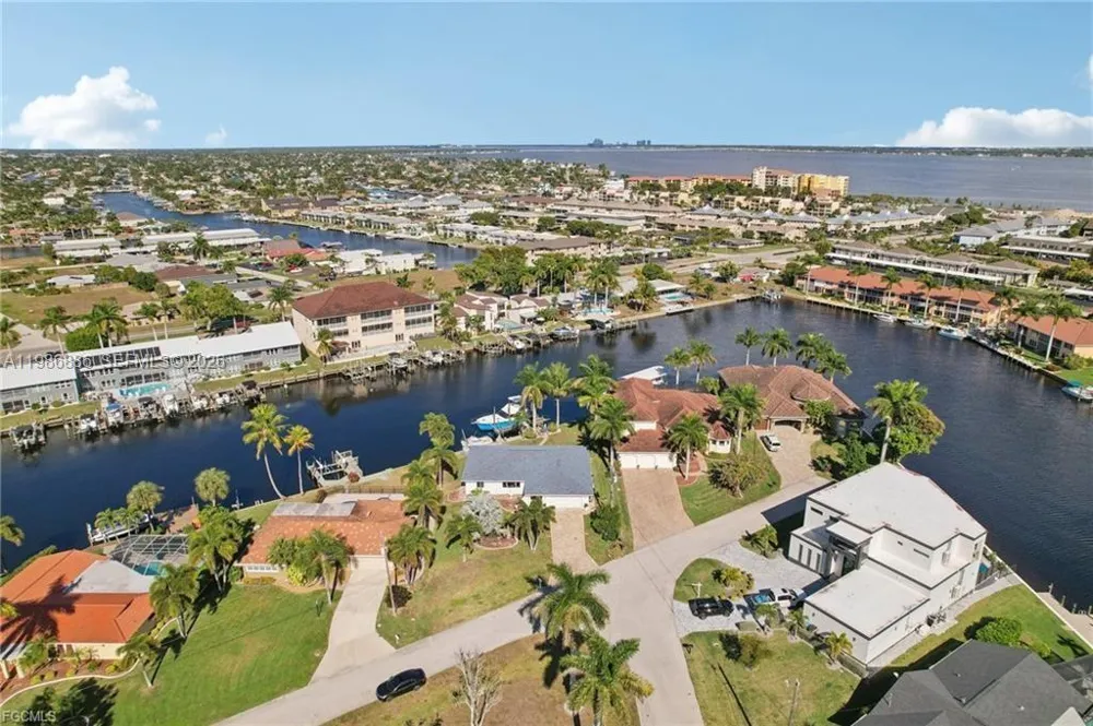 1819 SE 43 St Cape Coral, FL 33904
