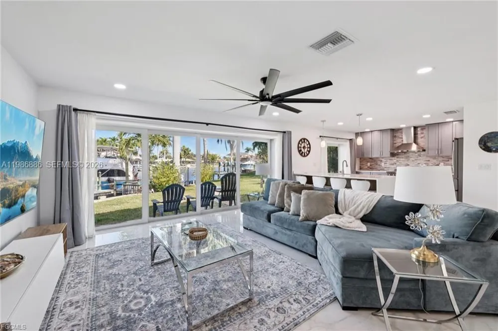 1819 SE 43 St Cape Coral, FL 33904