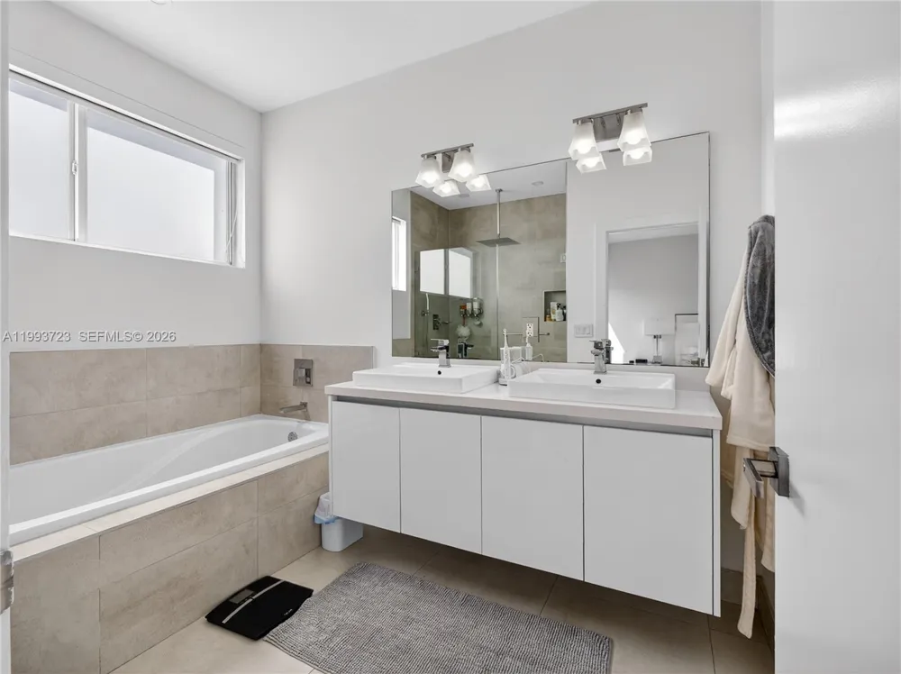 7159 NW 102nd Place Doral, FL 33178
