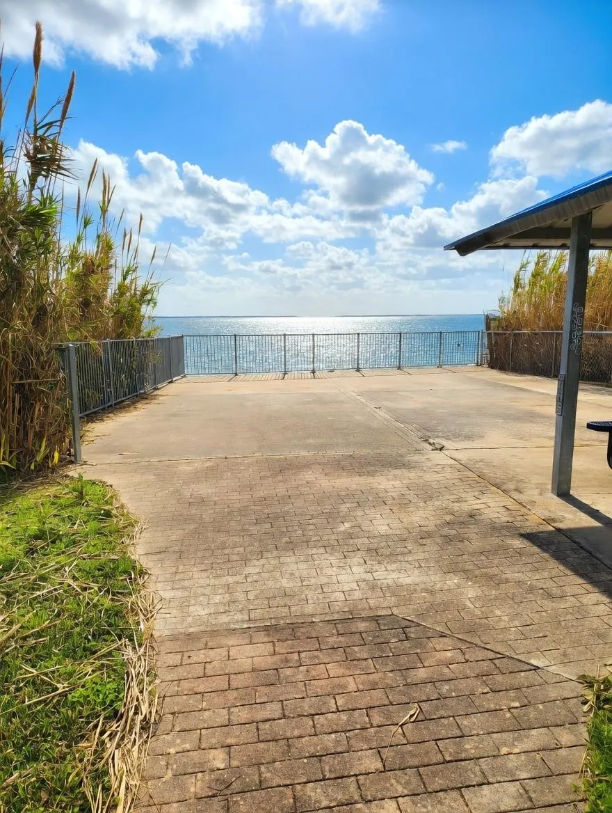 125 Bay Shore Drive La Porte, TX 77571