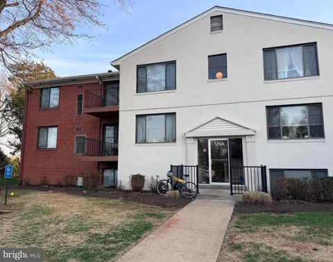 125 CLUBHOUSE DRIVE SW #8