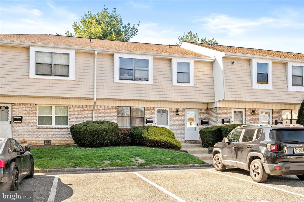 1614 SILVER COURT Hamilton, NJ 08690