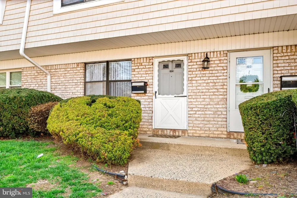 1614 SILVER COURT Hamilton, NJ 08690