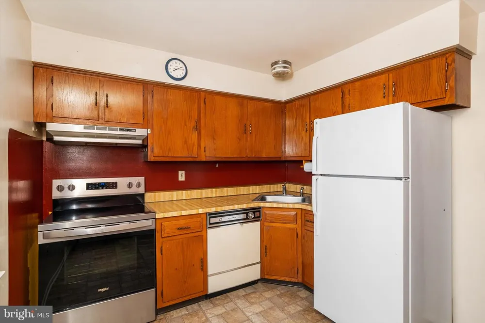 1614 SILVER COURT Hamilton, NJ 08690