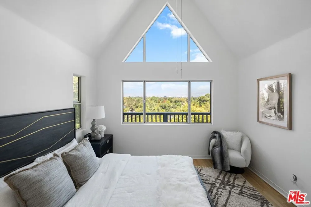 11543 Sunshine Terrace Studio City, CA 91604